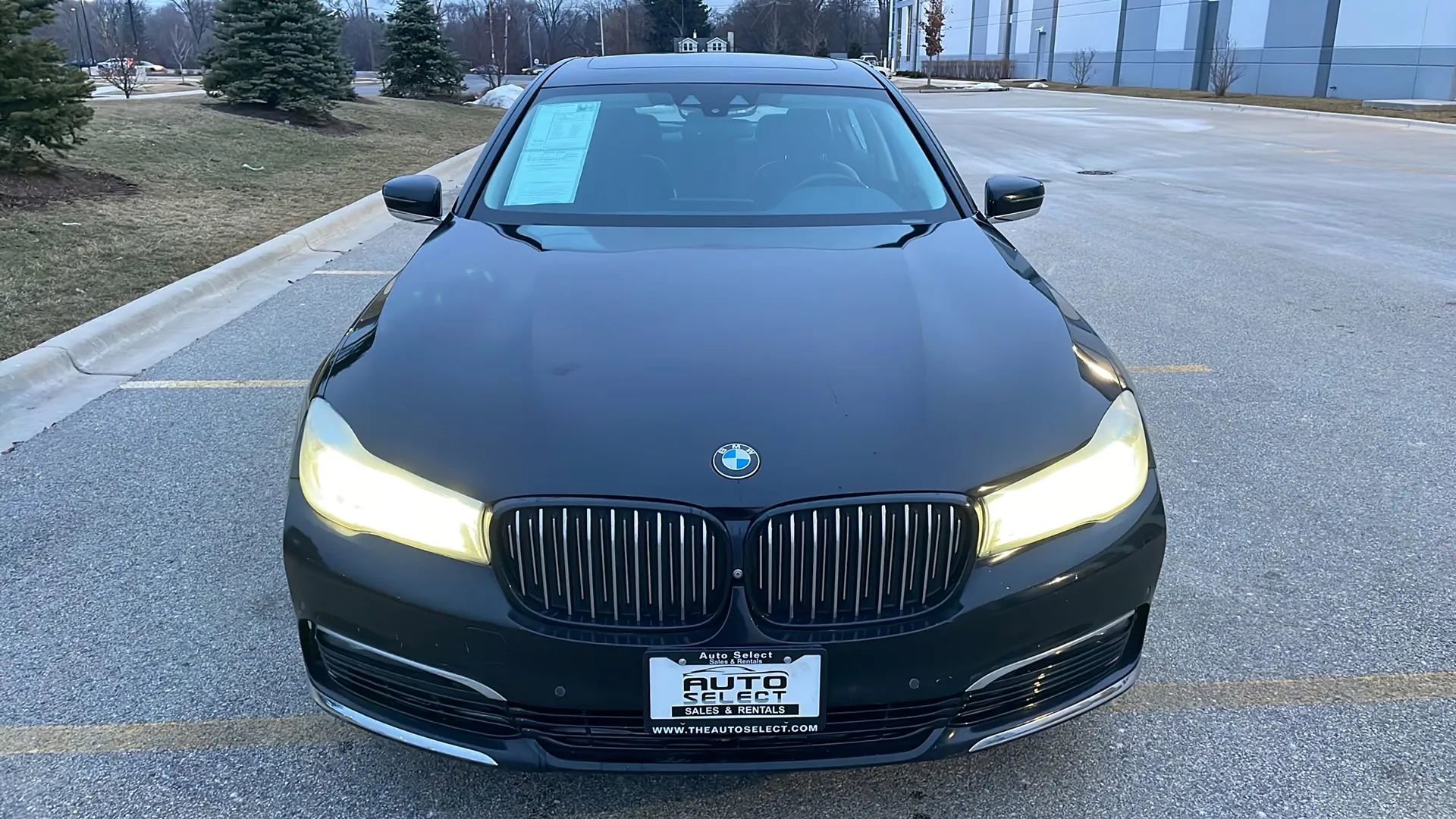 Used 2017 BMW 740i image 4