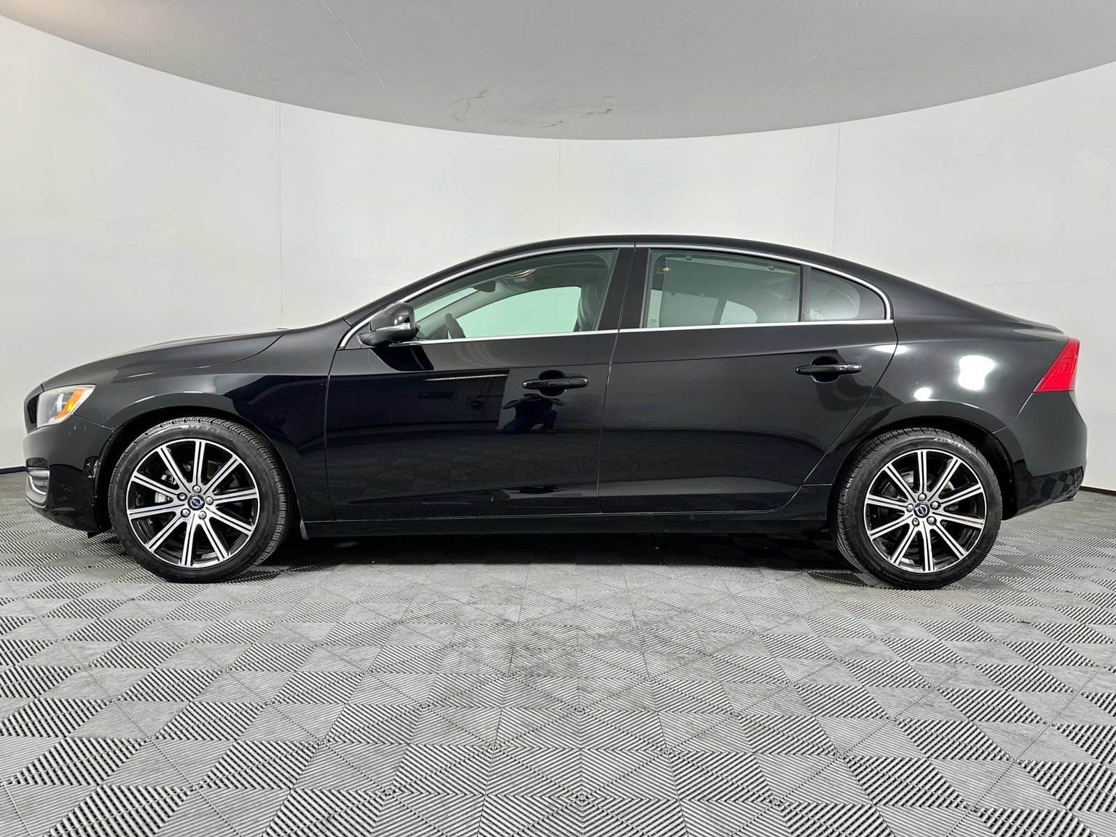 Used 2018 Volvo S60 T5 Inscription AWD/4WD image 17