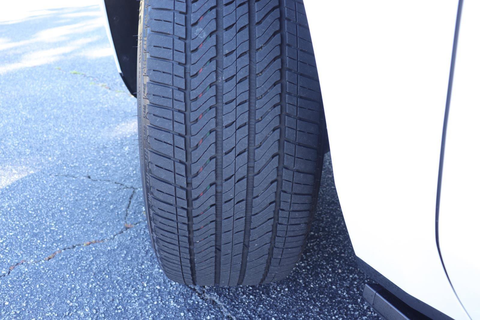 Used 2025 Cadillac Escalade Sport Platinum w/ LPO, Floor Liner Package AWD/4WD image 42