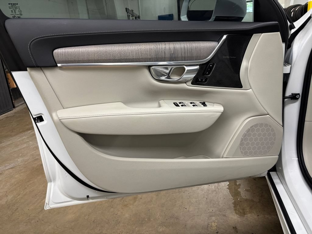 Certified 2025 Volvo S90 B6 Ultra AWD/4WD image 11