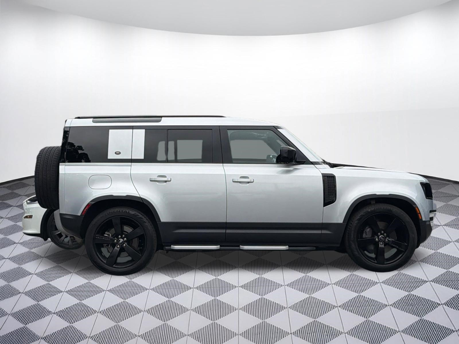 Used 2023 Land Rover Defender 110 SE AWD/4WD image 8