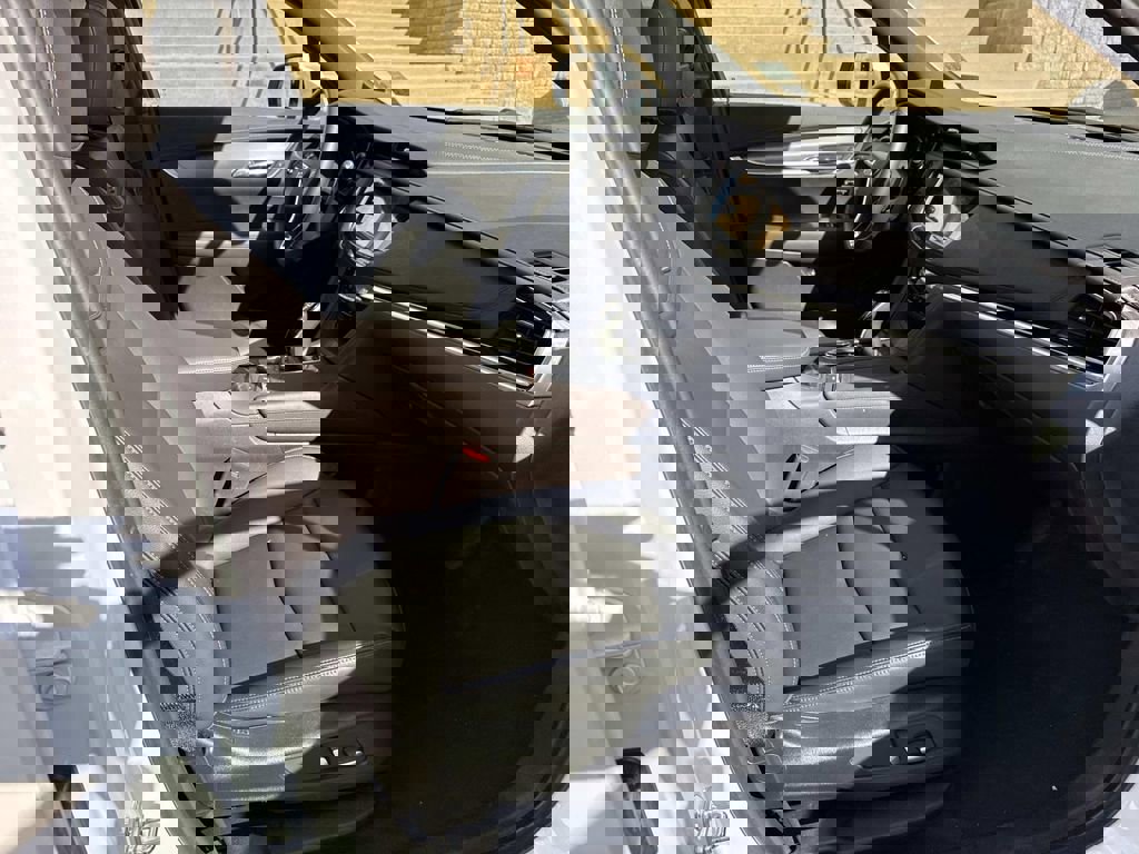 New 2025 Cadillac XT6 Luxury image 9