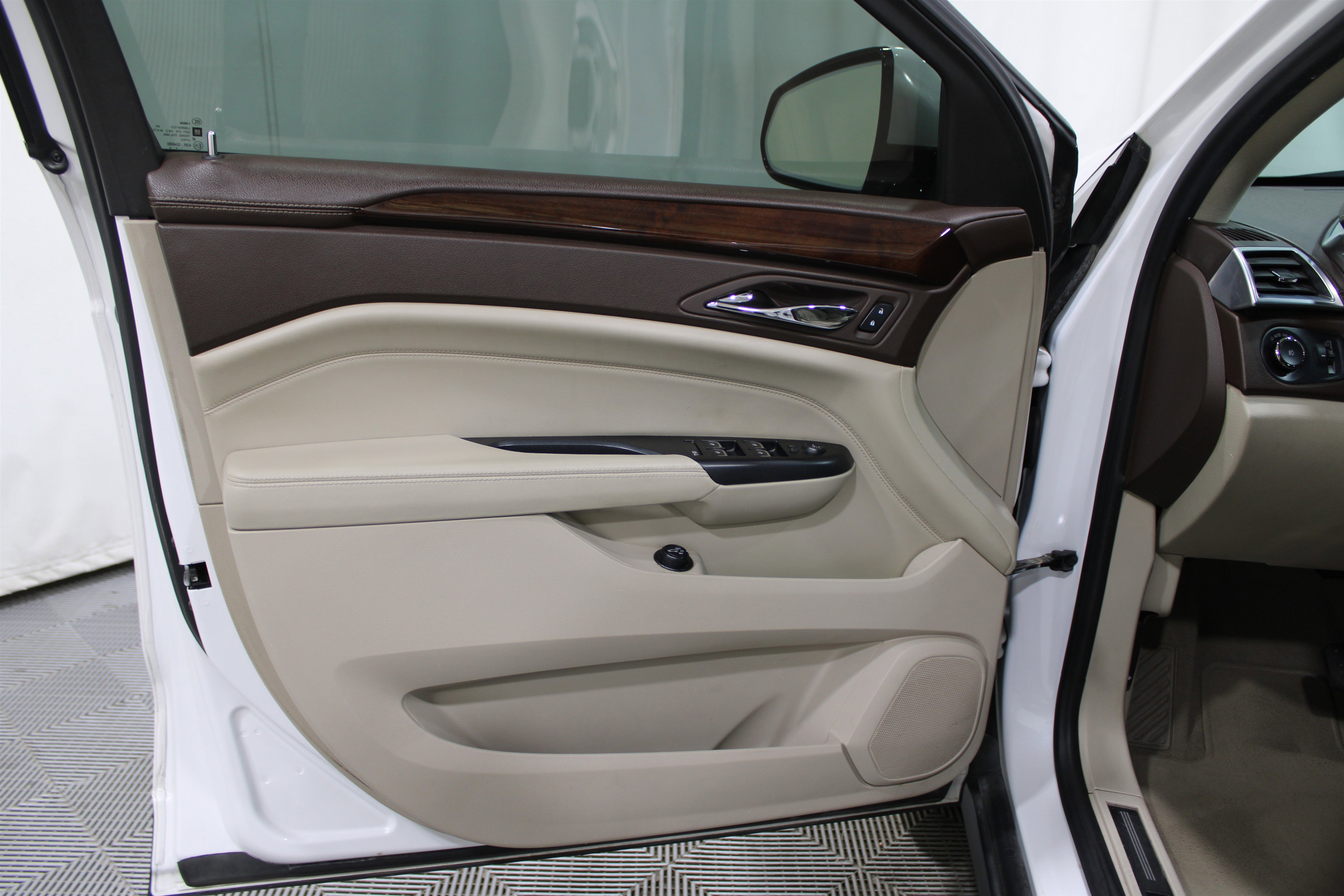 Used 2015 Cadillac SRX Performance w/ Driver Awareness Package image 6