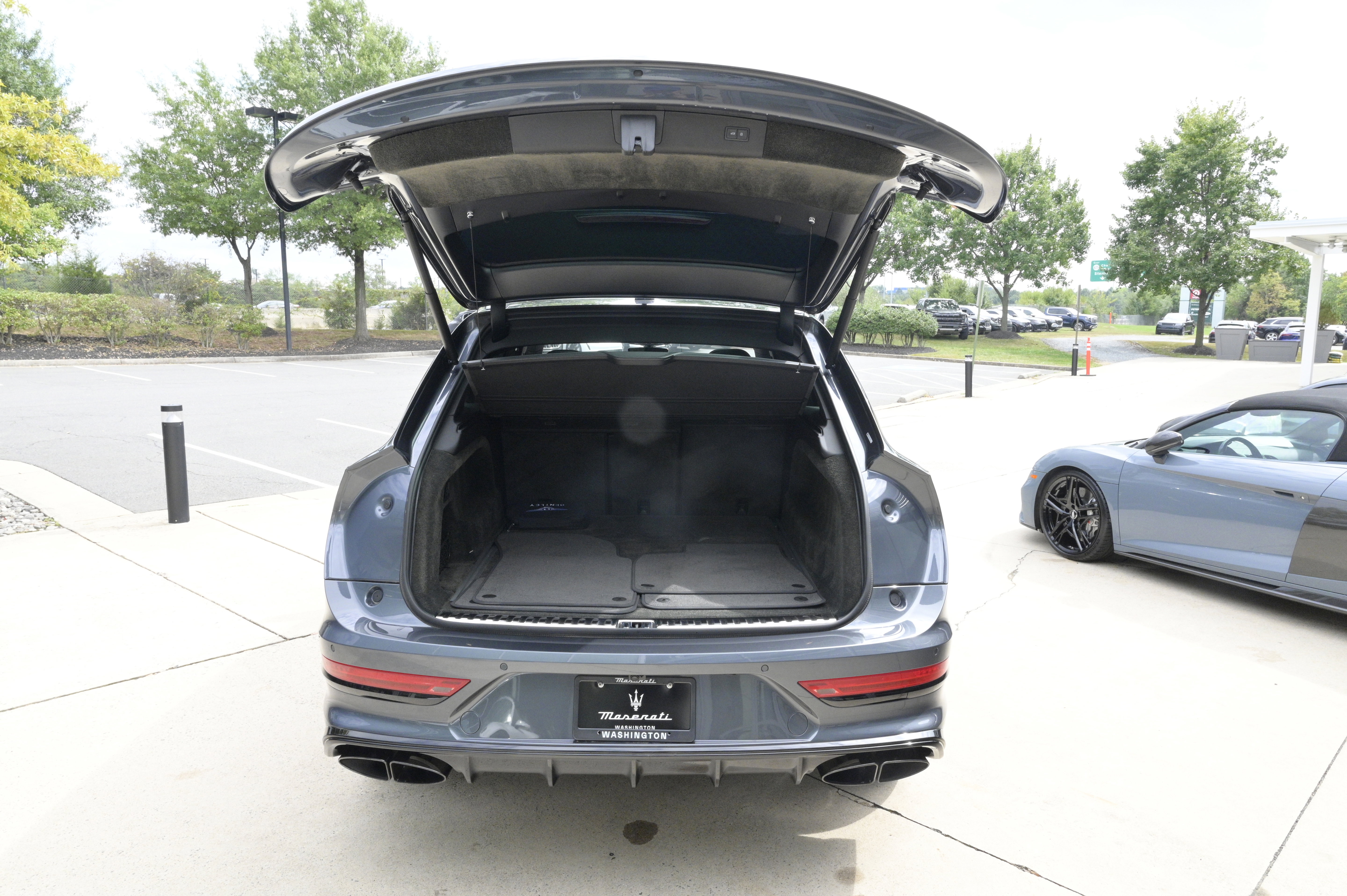 Used 2021 Bentley Bentayga image 43