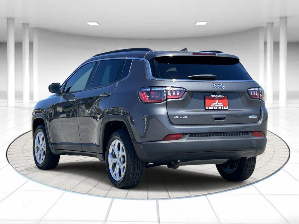 Used 2024 Jeep Compass Latitude image 2