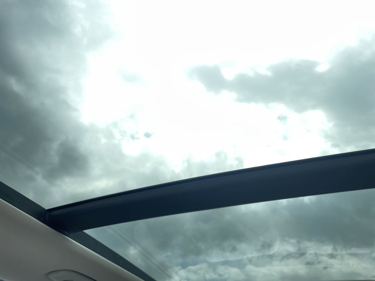 Certified 2022 Kia Sorento S w/ Panoramic Sunroof Package AWD/4WD image 16