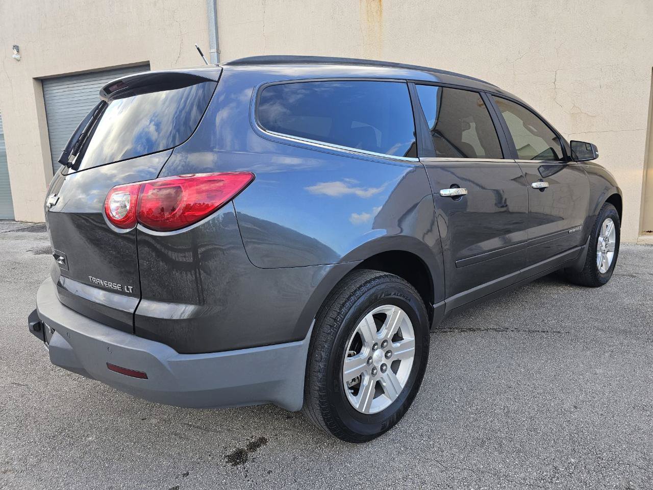 Used 2009 Chevrolet Traverse LT FWD image 14