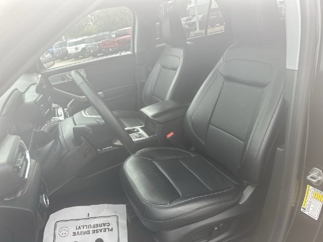 Used 2023 Ford Explorer Limited w/ Equipment Group 301A AWD/4WD image 16