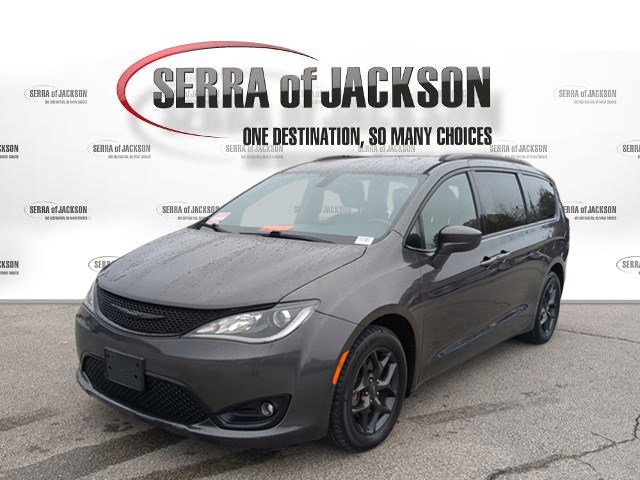 Used 2018 Chrysler Pacifica Touring-L w/ S Appearance Package image 4