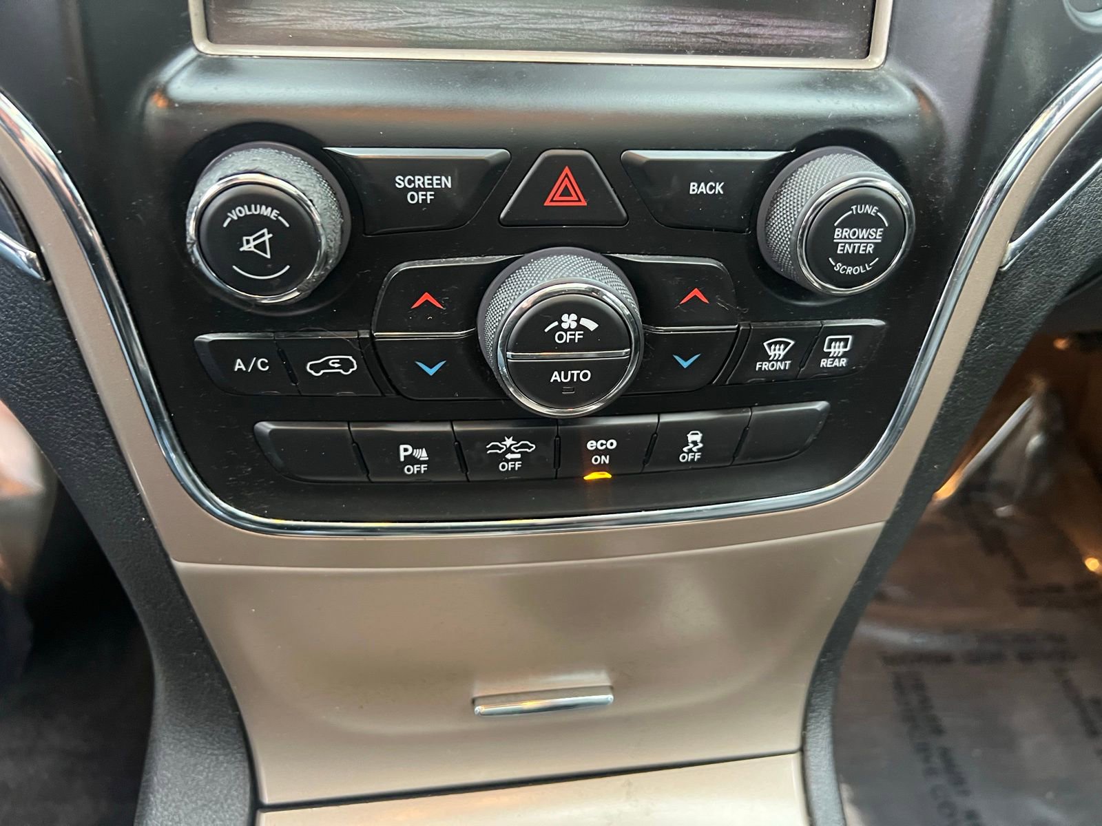 Used 2014 Jeep Grand Cherokee Limited w/ Luxury Group II AWD/4WD image 25