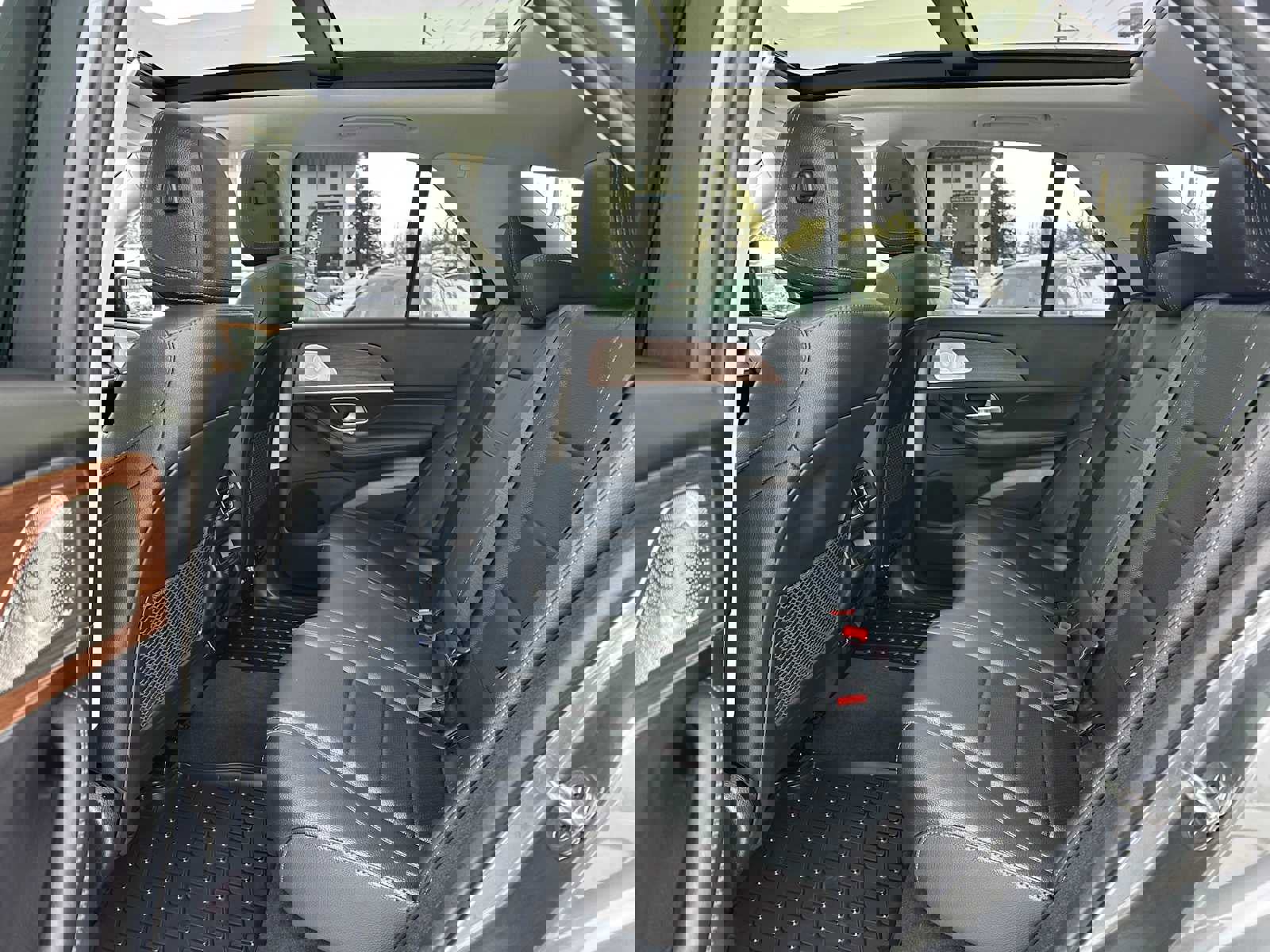 Used 2025 Mercedes-Benz GLE 450e 4MATIC image 16