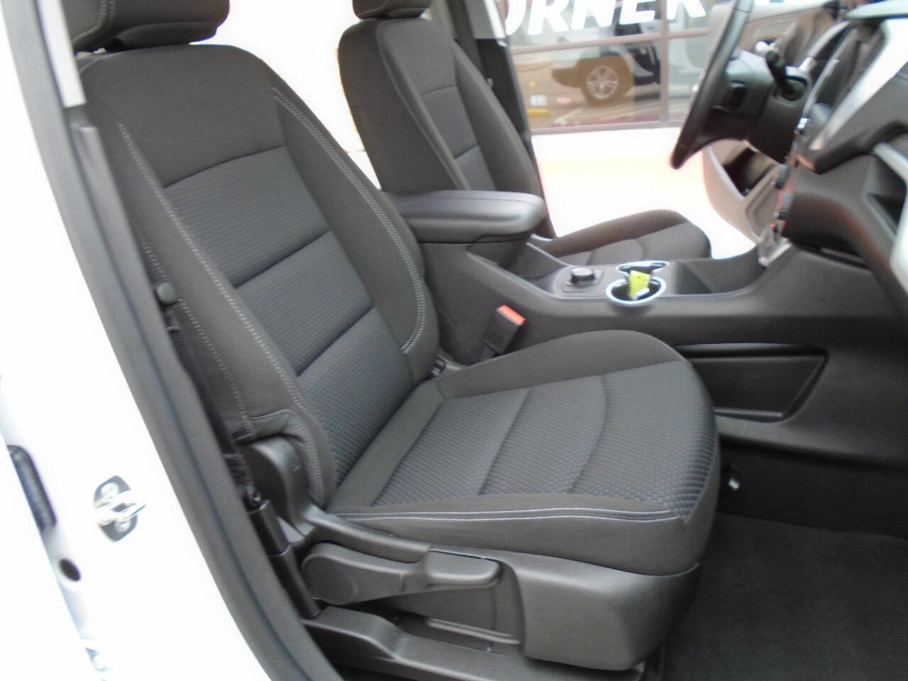 Used 2024 GMC Terrain SLE FWD image 12