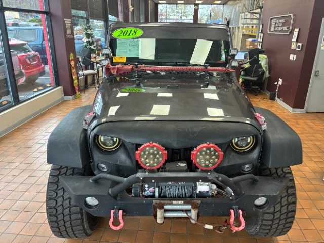 Used 2018 Jeep Wrangler Unlimited Sport w/ Connectivity Group AWD/4WD image 4