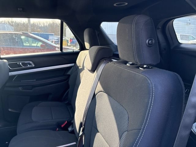 Used 2017 Ford Explorer XLT w/ XLT Technology Feature Bundle AWD/4WD image 10