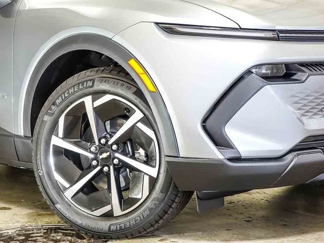 New 2026 Chevrolet Equinox EV LT w/ Comfort Package FWD image 4