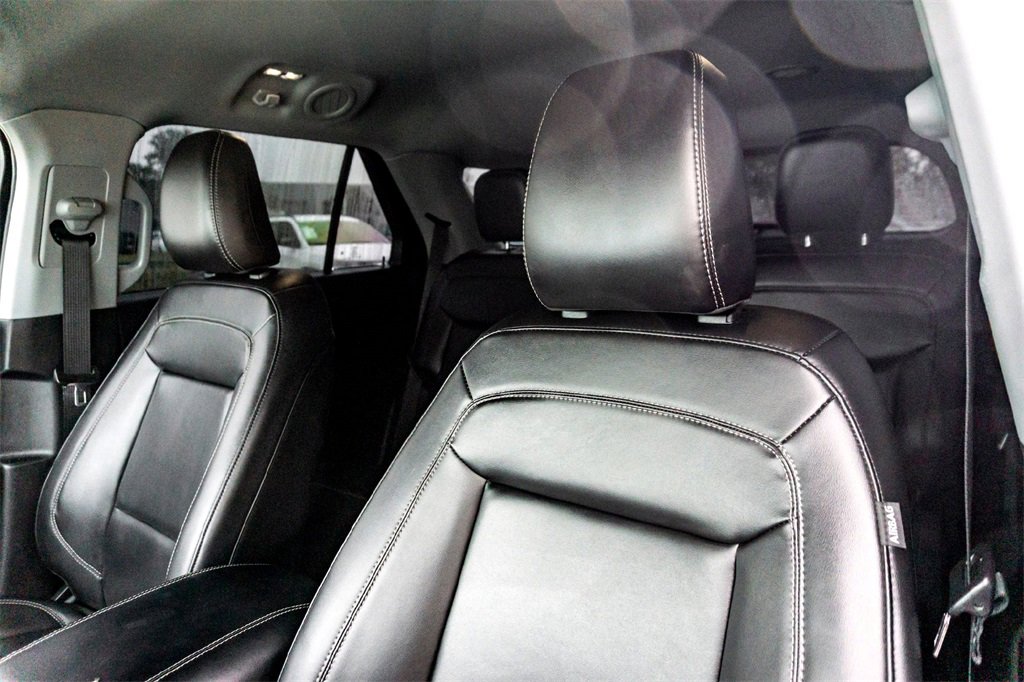 Used 2023 Ford Explorer XLT w/ Equipment Group 202A image 13