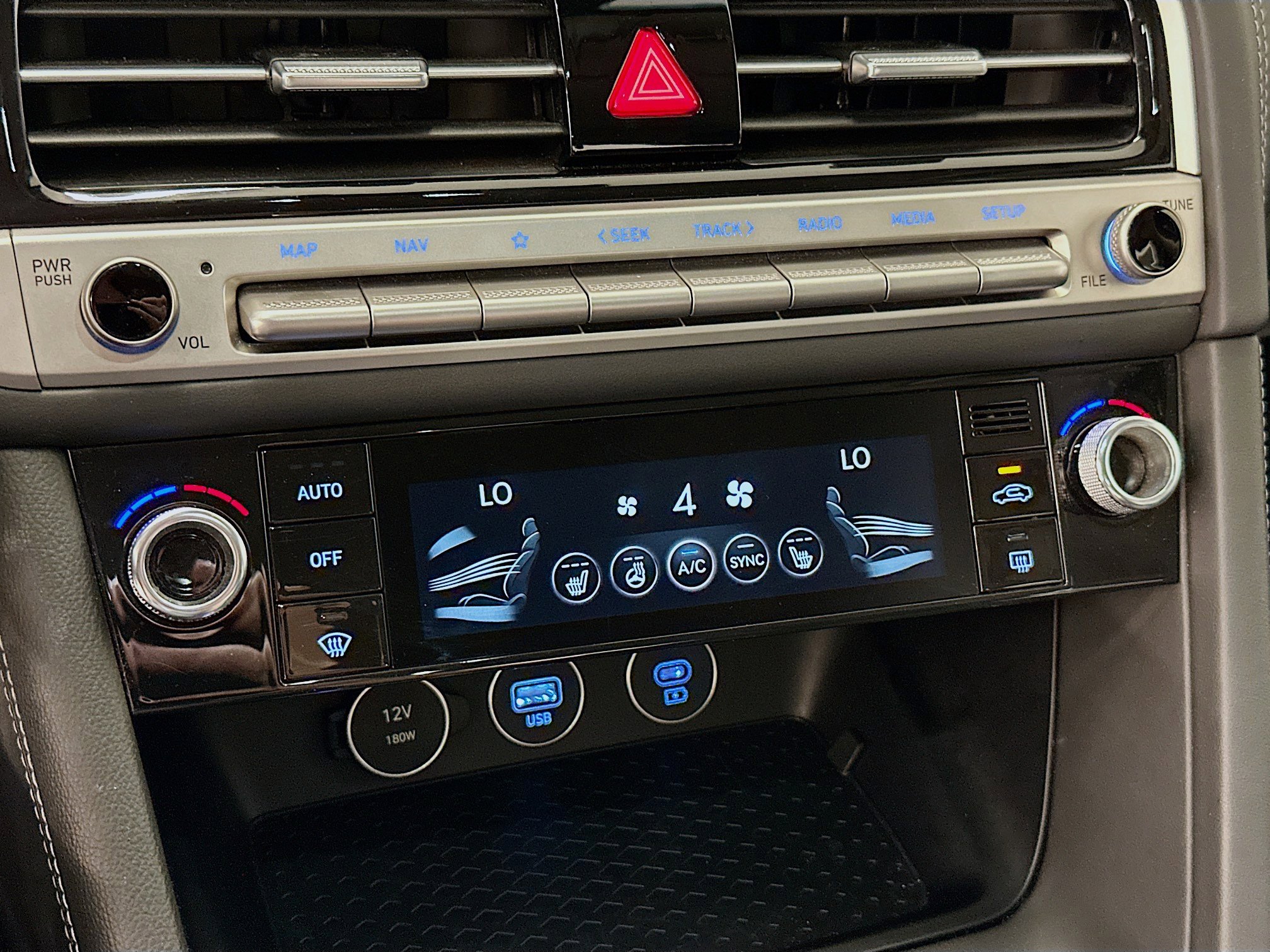 Used 2025 Genesis G70 2.5T image 24