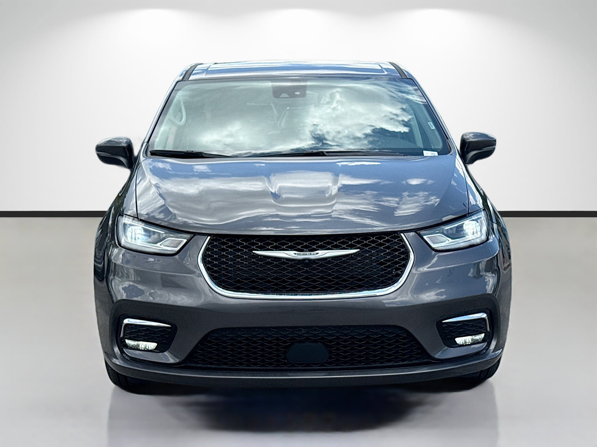 Used 2023 Chrysler Pacifica Touring-L FWD image 8