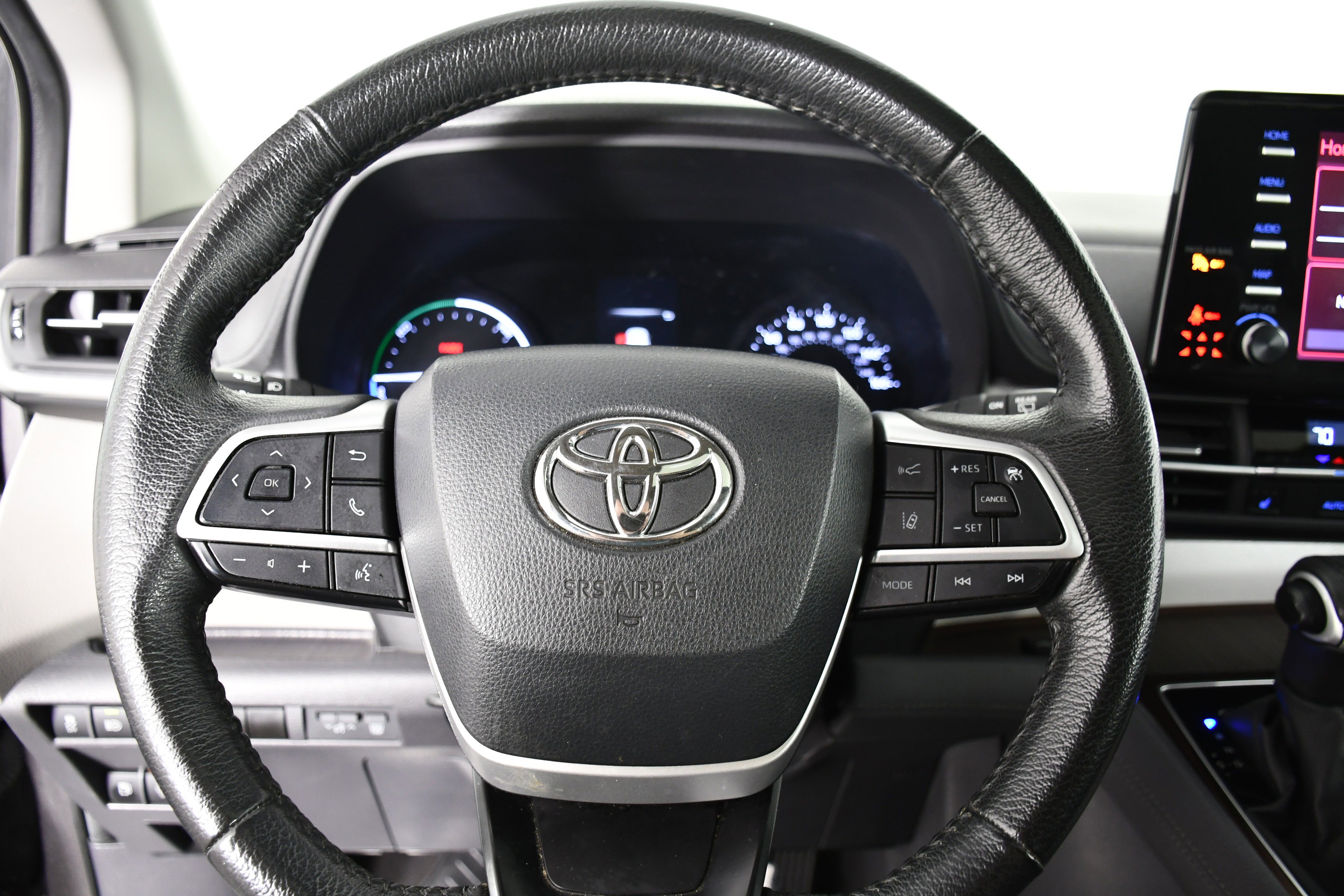Used 2024 Toyota Sienna XLE image 20