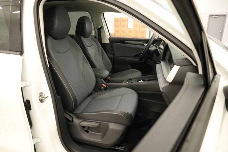 New 2026 Volkswagen Tiguan SE AWD/4WD image 31