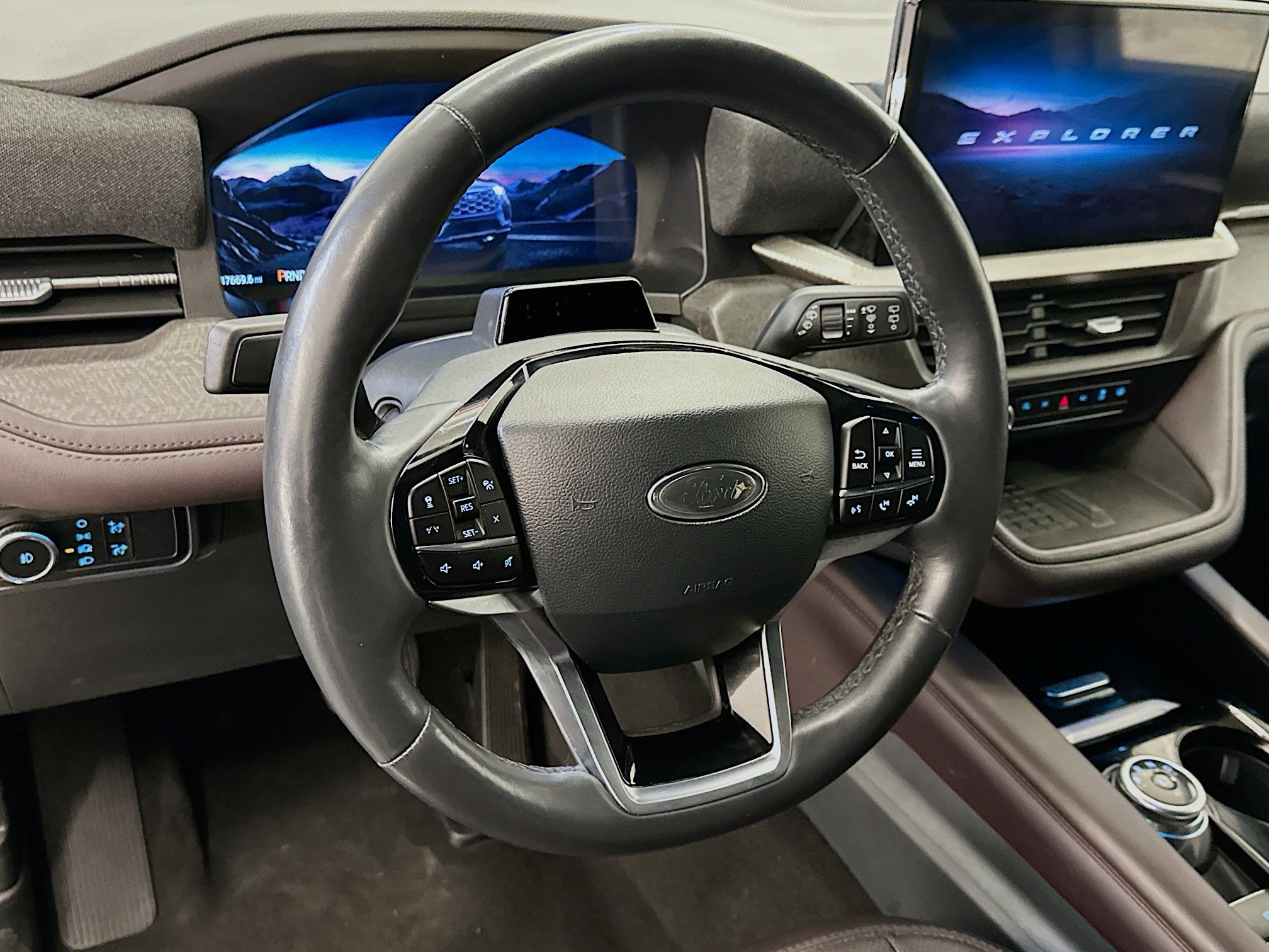 Used 2025 Ford Explorer Platinum w/ LUX Leather Package image 18