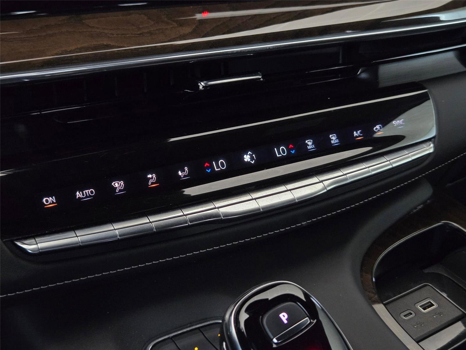 Certified 2024 Cadillac Escalade Sport Platinum w/ LPO, ONYX Package AWD/4WD image 21