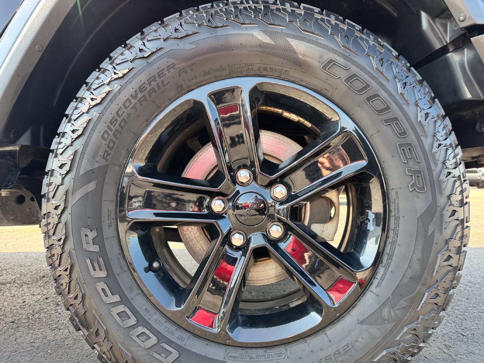 Used 2021 Jeep Wrangler Unlimited Sahara AWD/4WD image 26