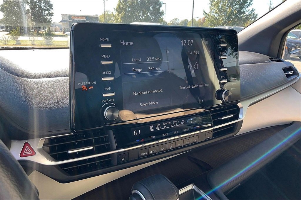 Used 2024 Toyota Sienna XLE image 25