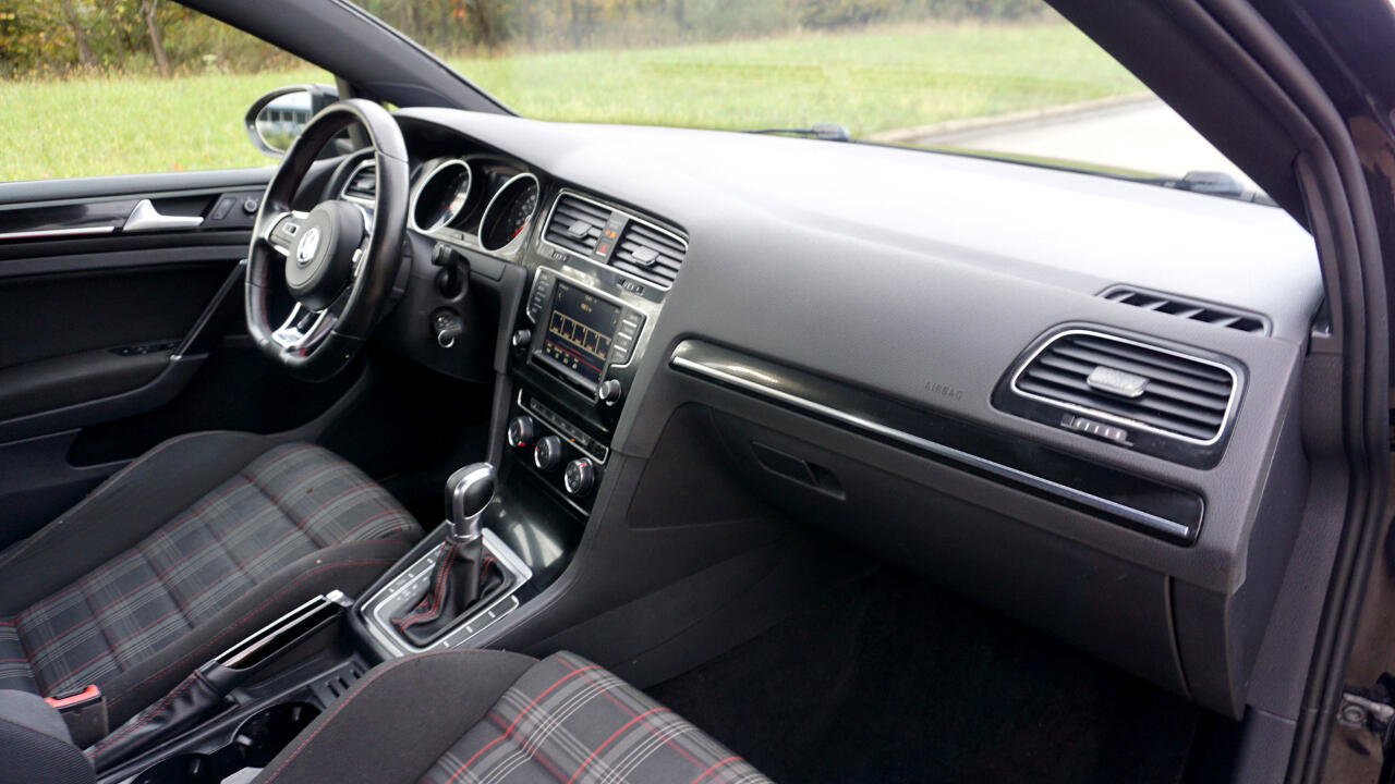 Used 2017 Volkswagen GTI S image 24