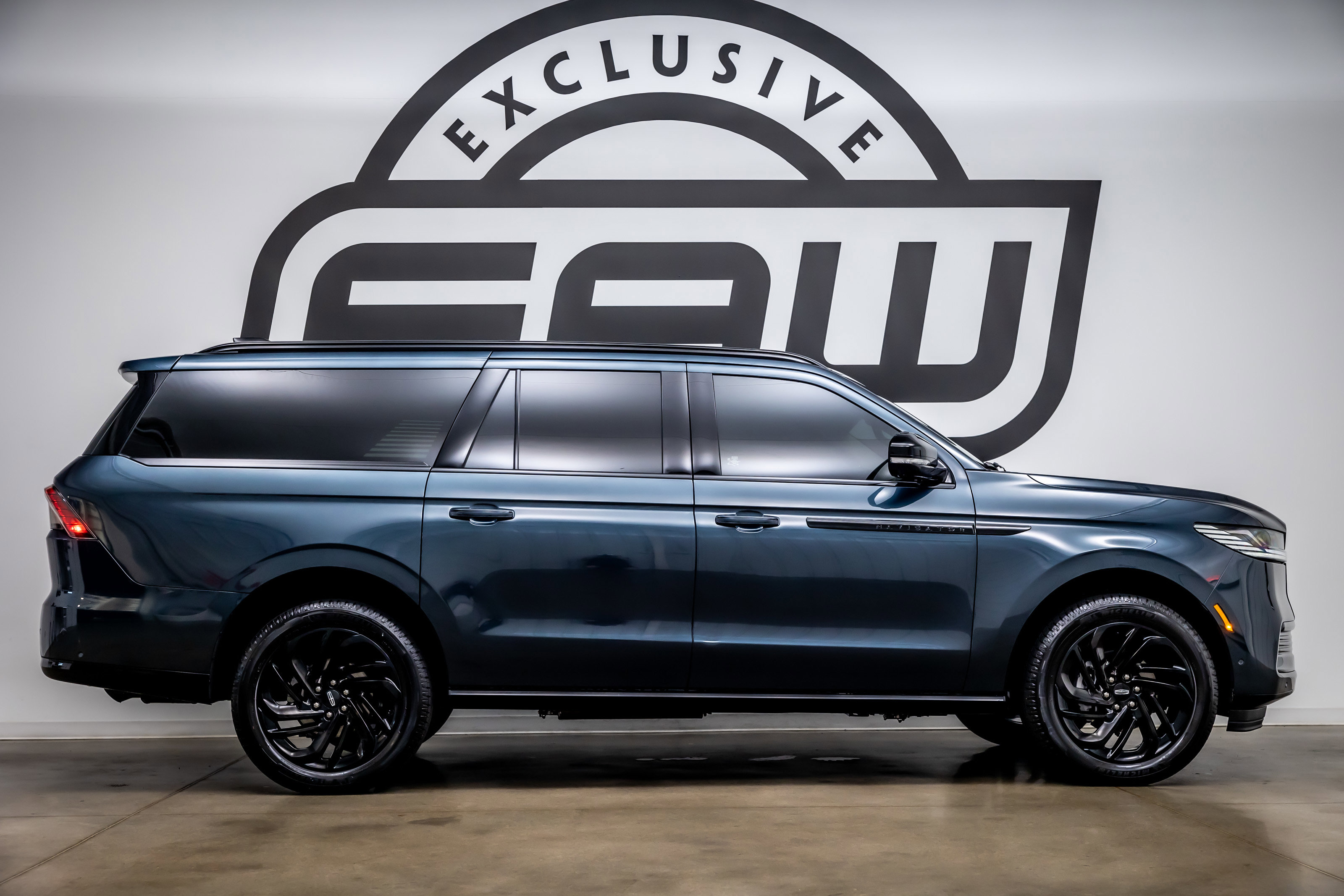 Used 2025 Lincoln Navigator L Reserve image 8