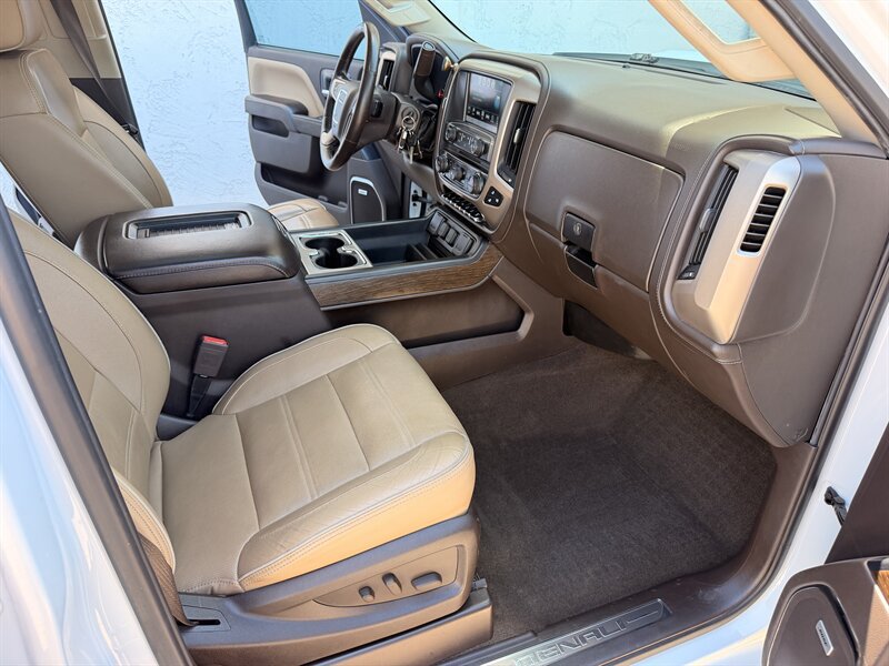 Used 2017 GMC Sierra 2500 Denali w/ Duramax Plus Package AWD/4WD image 43
