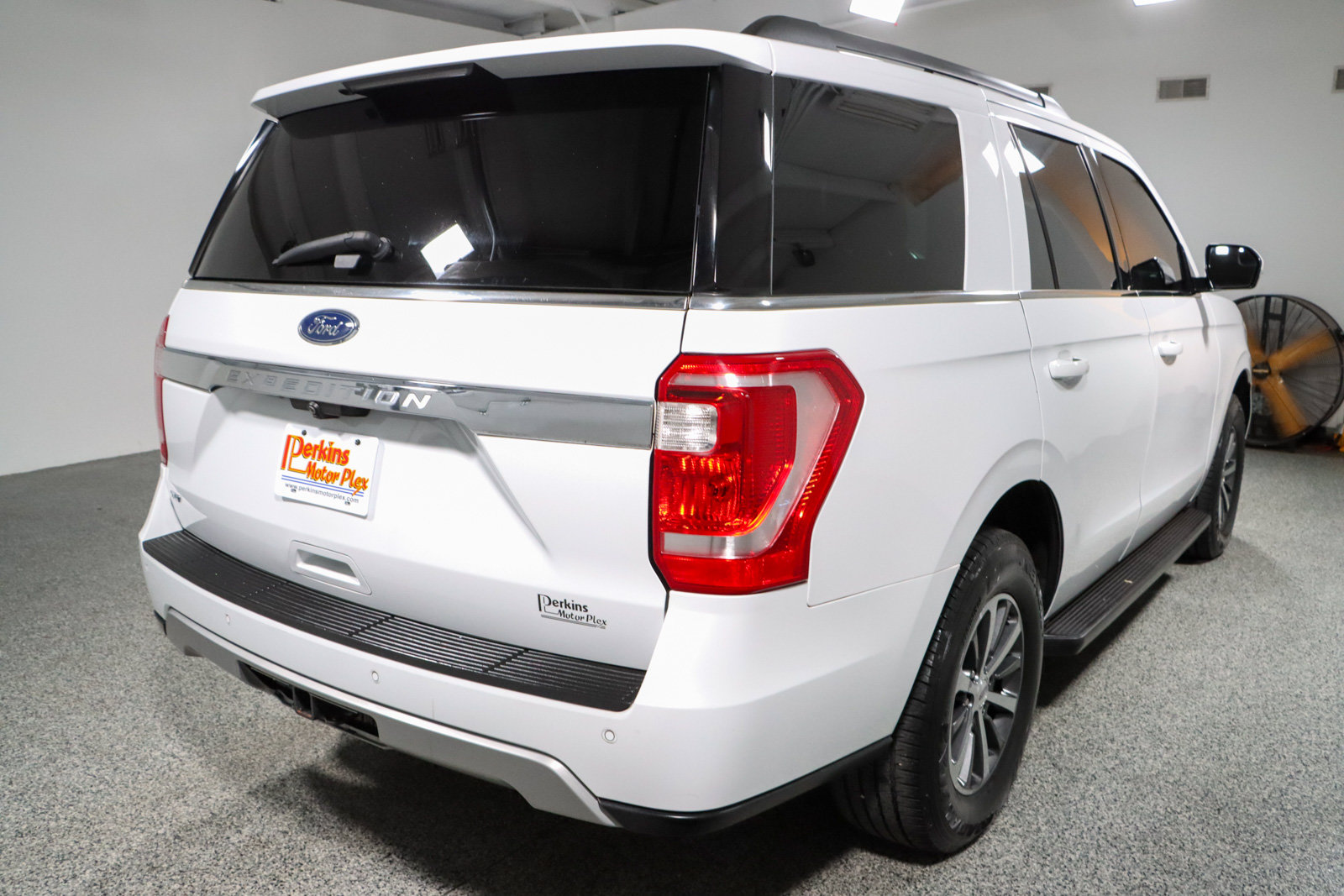 Used 2019 Ford Expedition XLT w/ Equipment Group 201A AWD/4WD image 7