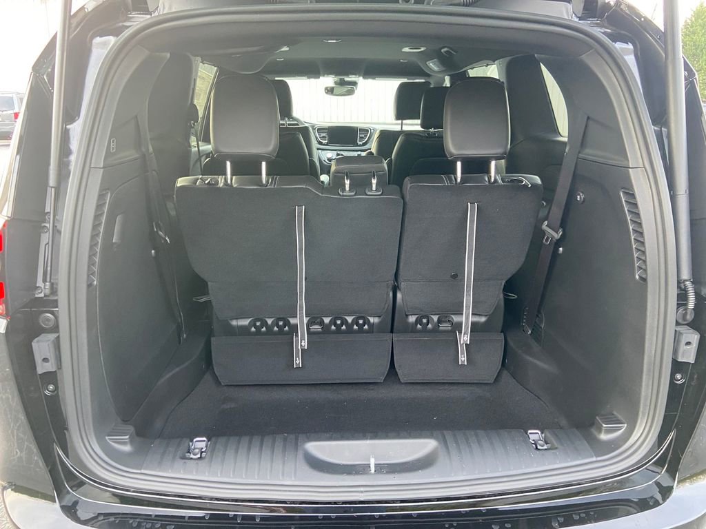 New 2026 Chrysler Pacifica Select image 9