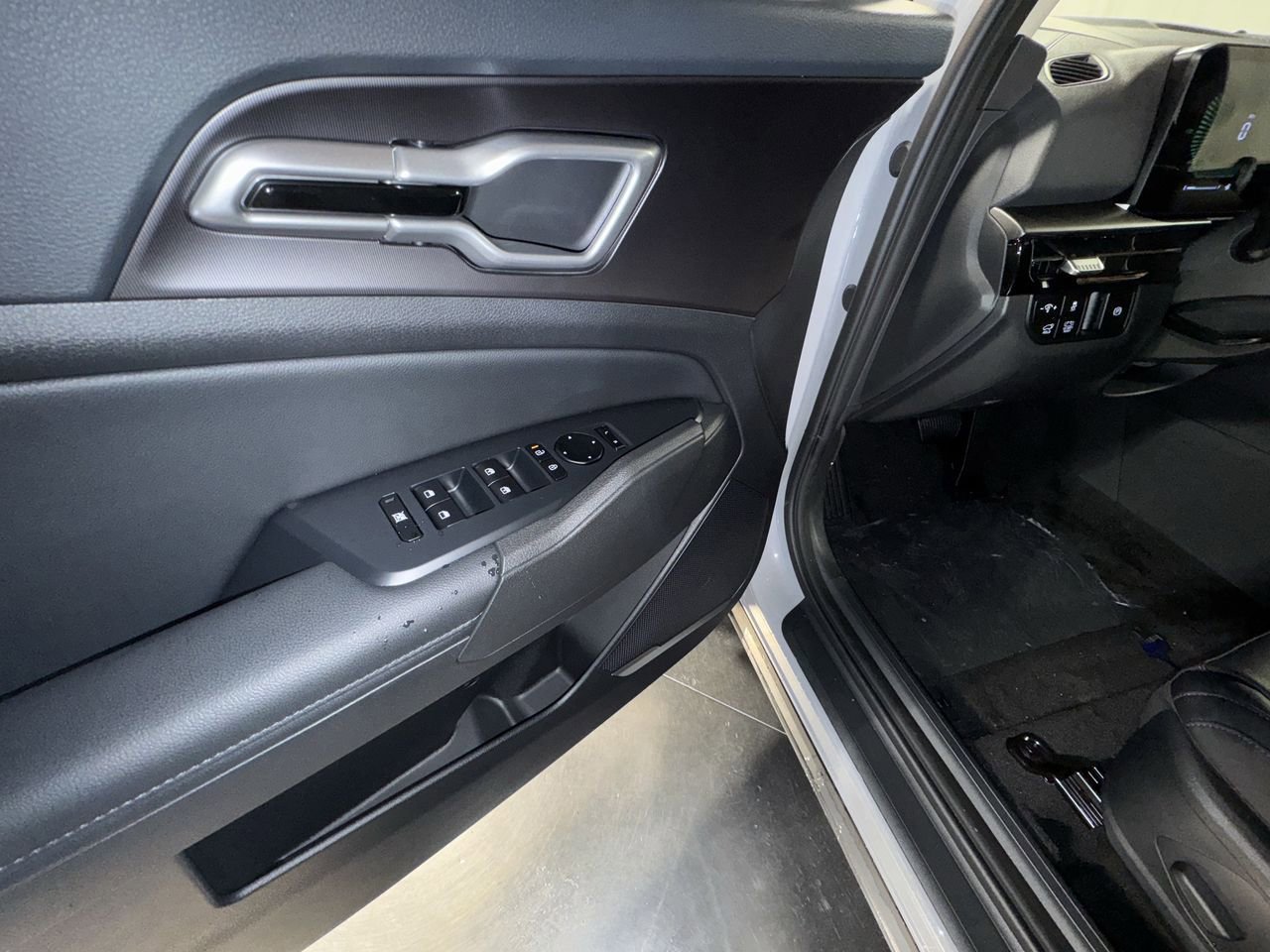 New 2026 Kia Sportage EX image 17