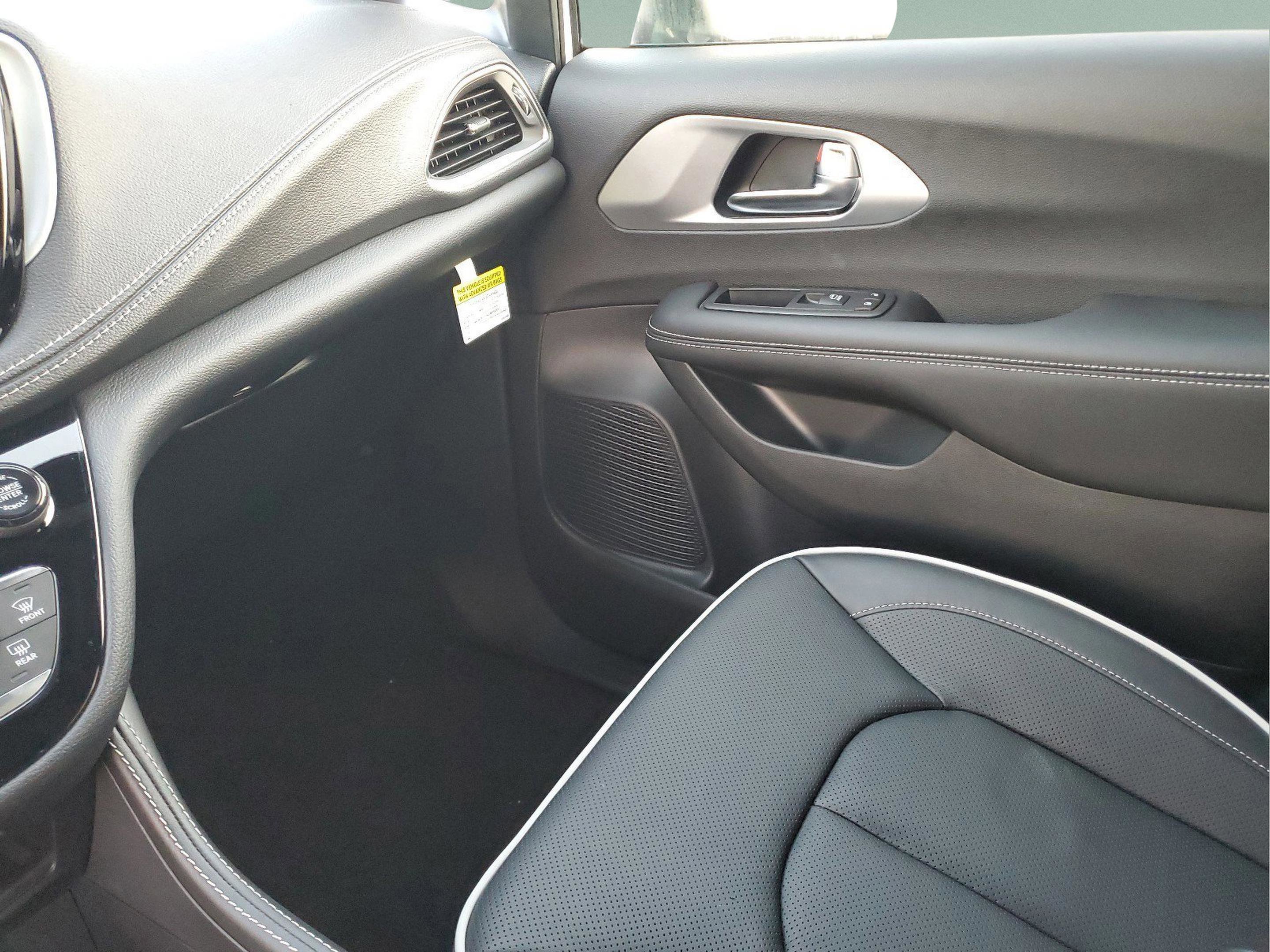 New 2026 Chrysler Pacifica Limited w/ S Appearance Package FWD image 19