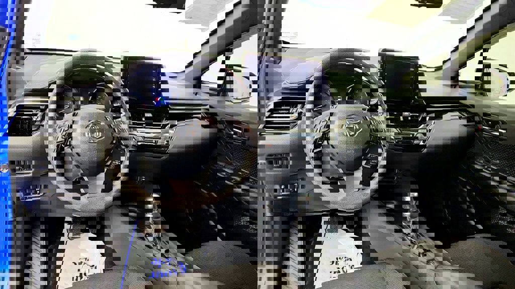 Used 2019 Toyota C-HR LE FWD image 12