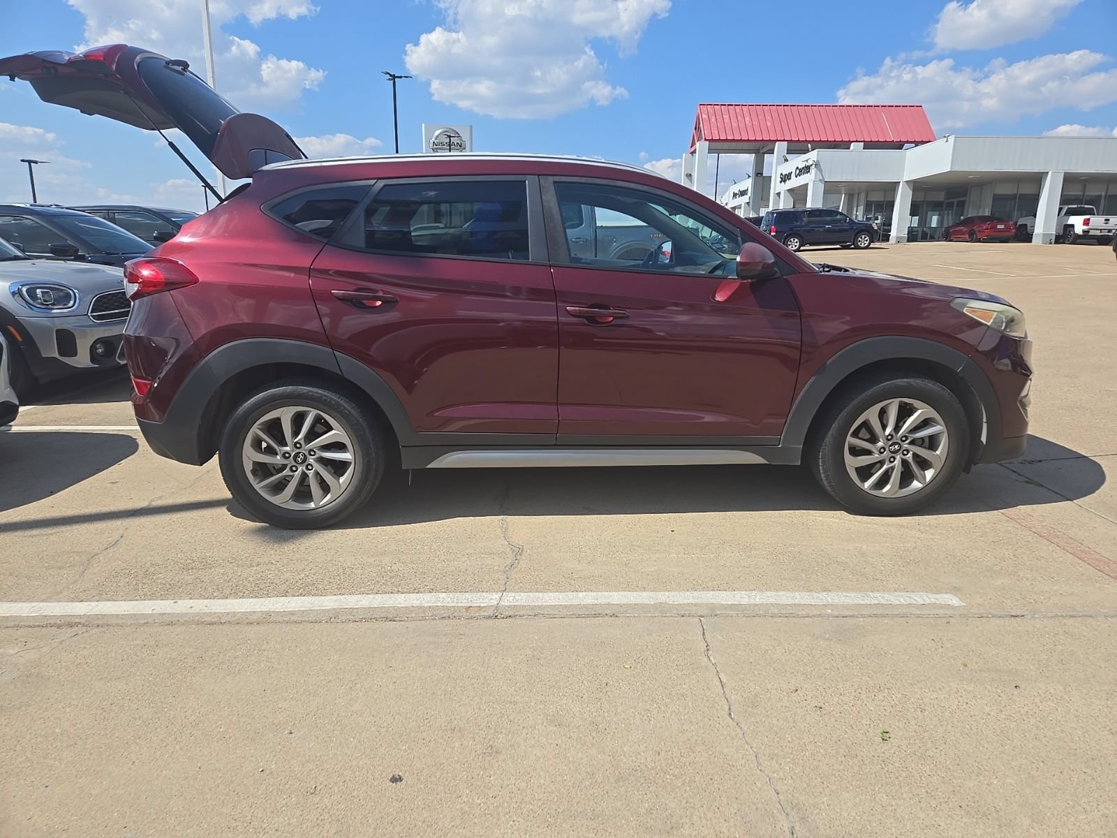 Used 2017 Hyundai Tucson SE w/ SE Popular Package 02 AWD/4WD image 4