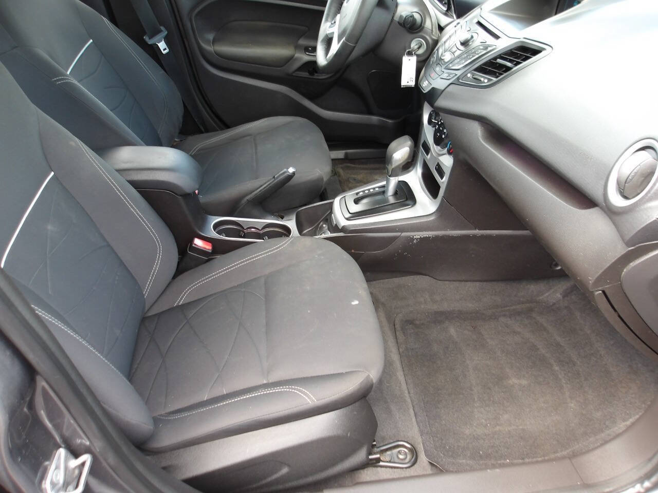 Used 2014 Ford Fiesta SE FWD image 6