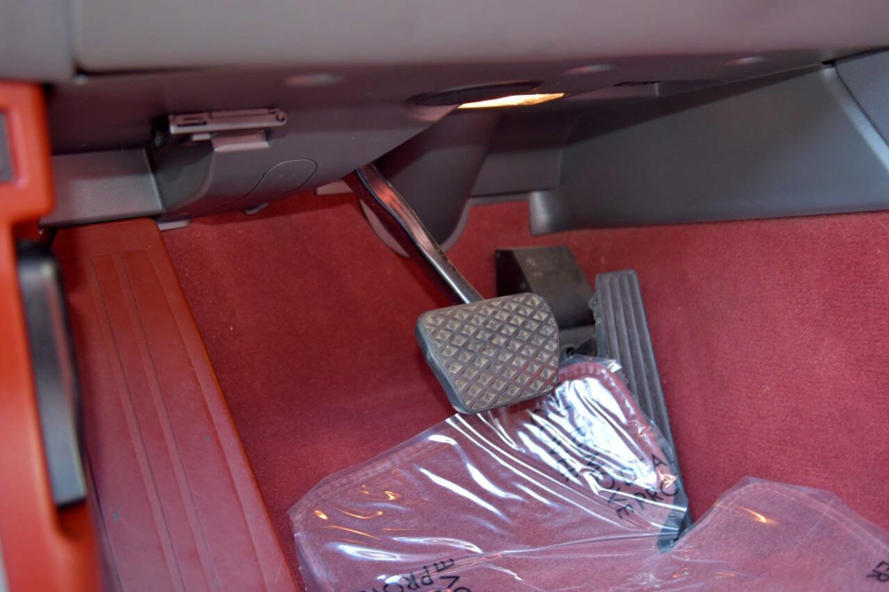 Used 2005 BMW 645Ci Convertible image 22