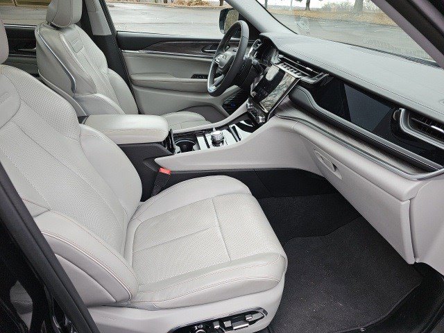 Used 2023 Jeep Grand Cherokee L Overland w/ Luxury Tech Group IV image 11