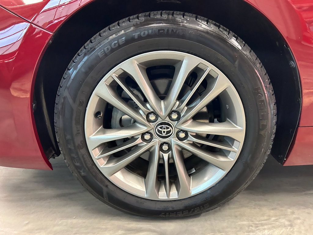Used 2016 Toyota Camry SE w/ Moonroof Package FWD image 22