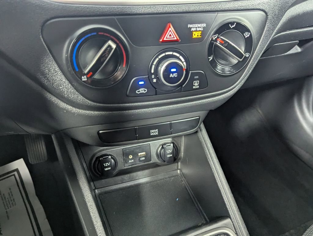 Used 2022 Hyundai Accent SEL image 21