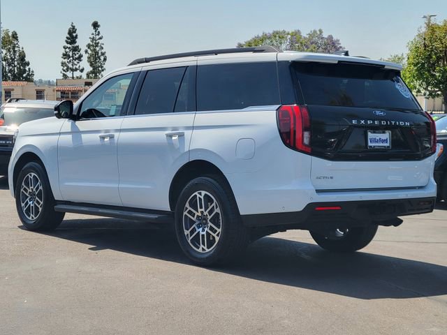 Certified 2025 Ford Expedition Active RWD image 2