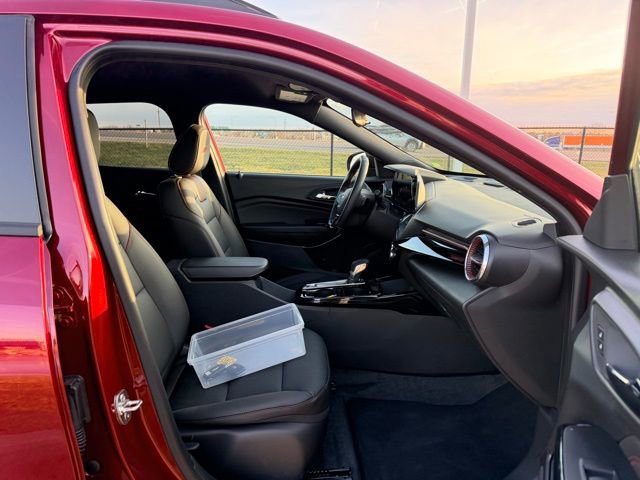 Used 2025 Chevrolet Trax RS w/ Driver Confidence Package image 12