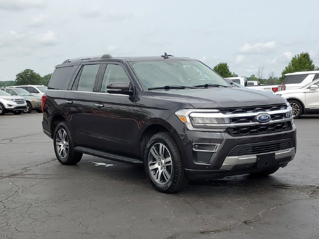 Used 2024 Ford Expedition Limited AWD/4WD image 2