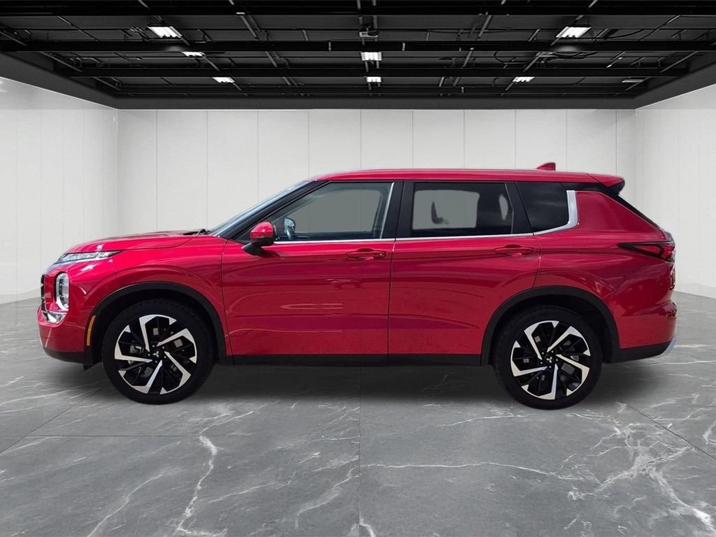 Used 2024 Mitsubishi Outlander SE FWD image 2