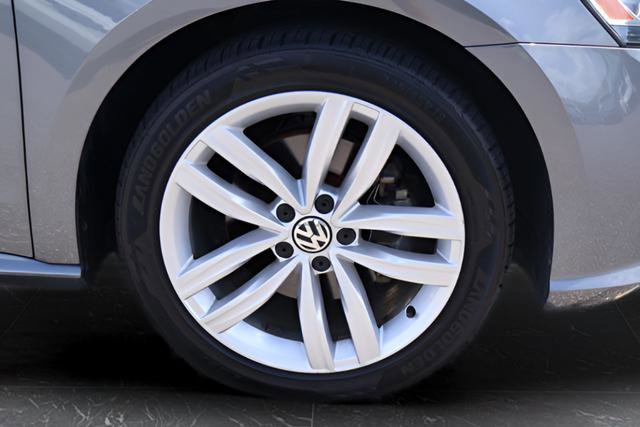 Used 2018 Volkswagen Passat 2.0T SE FWD image 11