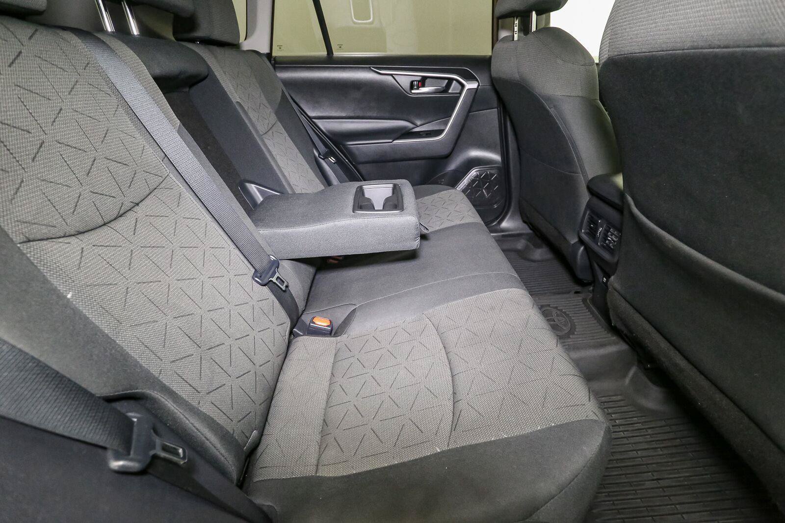 Used 2021 Toyota RAV4 XLE AWD/4WD image 19