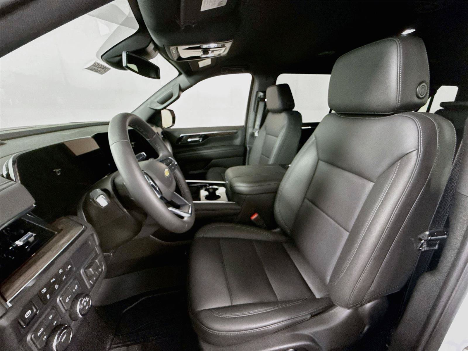 New 2026 Chevrolet Suburban LT w/ Comfort Package AWD/4WD image 16