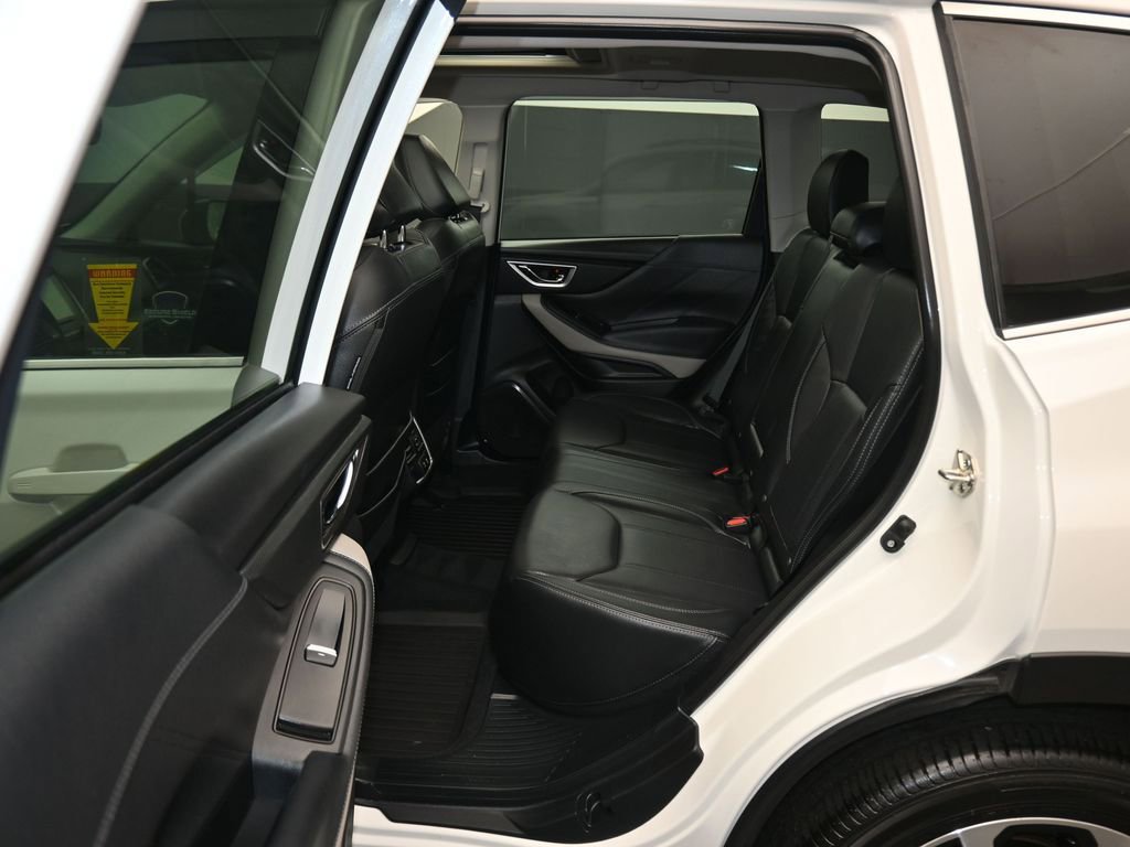 Used 2022 Subaru Forester Limited image 32